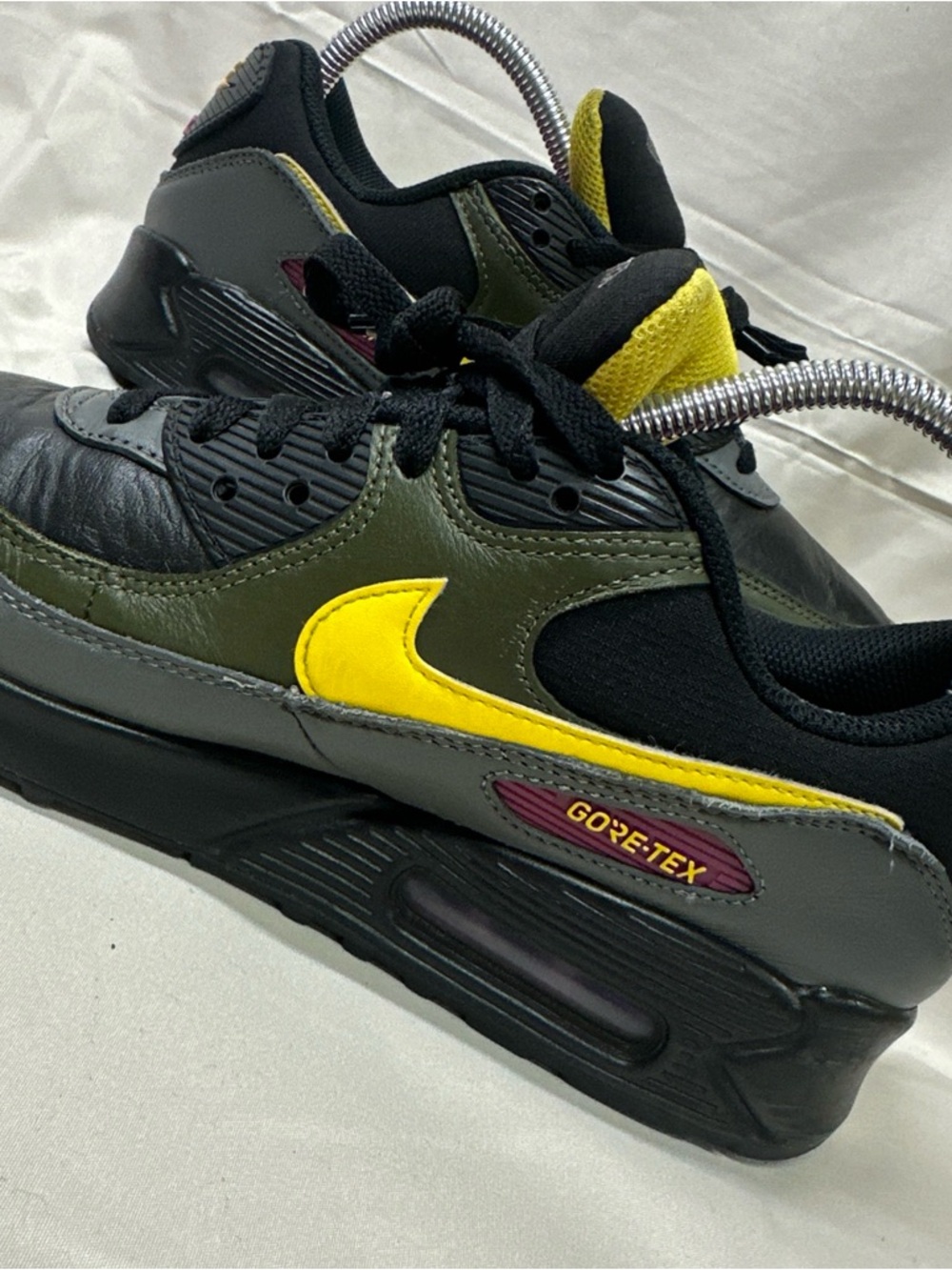 Nike Sz 6.5 Air Max 90 GTX Gore-Tex Black Tour Yellow Cargo Khaki DJ9779-001
